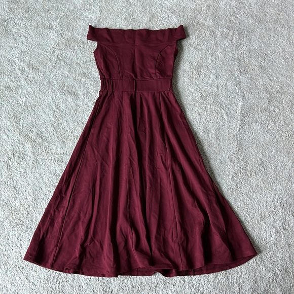 Offshoulder burgundy color dress - Picture 2 of 3